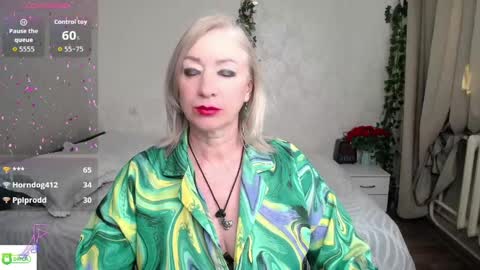 Snapshot of hunters_woman chatting on 05.18.26 Irena online show from 05.18.26