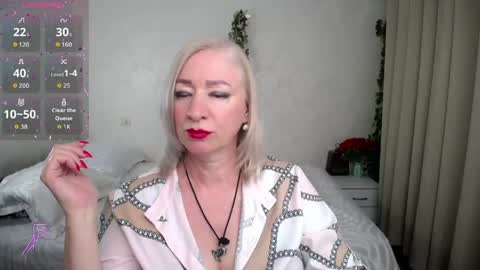 Snapshot of hunters_woman chatting on 05.19.26 Irena online show from 05.19.26