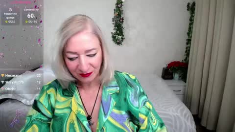 Snapshot of hunters_woman chatting on 05.31.26 Irena online show from 05.31.26