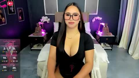 HELLO HANNAH IS BACK online show from 08.03.26