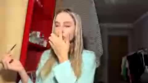 Snapshot of huongbaldinger chatting on 11.25.25 Gloria online show from 11.25.25