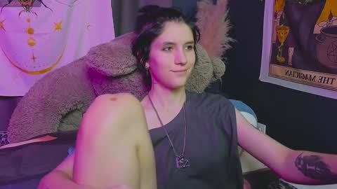 Snapshot of hyeon_jin chatting on 01.22.25 Hyeon Jin online show from 01.22.25