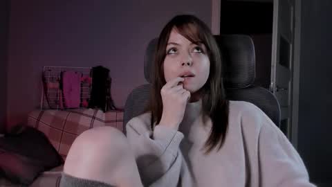 Miley. PVT open i have extra prices on nude show  online show from 11.29.25