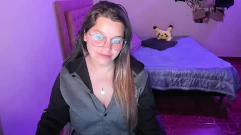 Hello Im Julieta Im 25 years old and I love being here. Thank you for visiting my living room. The only rule is that you hap online show from 01.07.25