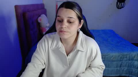 Hello Im Julieta Im 25 years old and I love being here. Thank you for visiting my living room. The only rule is that you hap online show from 09.25.25