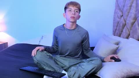 Son Hyunjin online show from 12.21.25