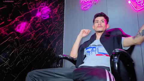 kelvis online show from 11.11.25