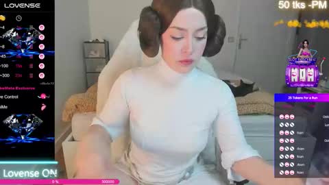 Snapshot of i_esus chatting on 10.23.25 Olivia Alafolix- Fr--je parle fr -en online show from 10.23.25