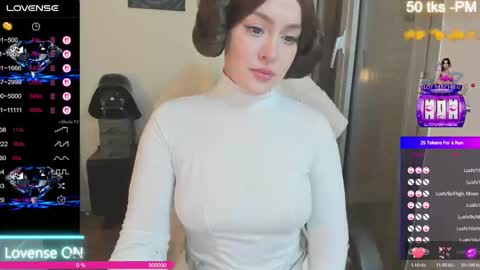 Snapshot of i_esus chatting on 10.28.25 Olivia Alafolix- Fr--je parle fr -en online show from 10.28.25