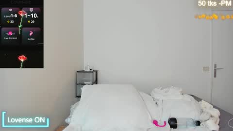 Snapshot of i_esus chatting on 01.12.26 Olivia Alafolix- Fr--je parle fr -en online show from 01.12.26