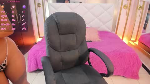 Snapshot of i_kristi chatting on 11.11.25 Kristi online show from 11.11.25