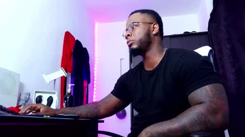 Mr H Independent model online show from 09.15.25