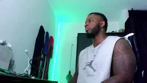 Mr H Independent model online show from 10.27.25