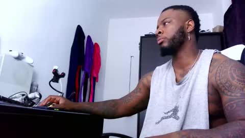 Mr H Independent model online show from 10.31.25