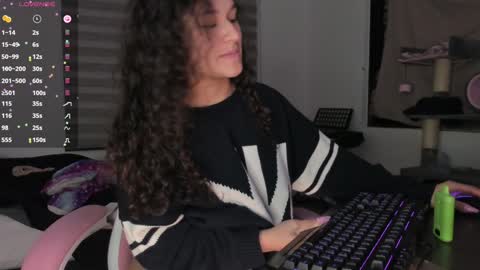 Snapshot of iam_nikki chatting on 01.02.25 On instagram Imm NikkiHelp me reach 100 likes online show from 01.02.25