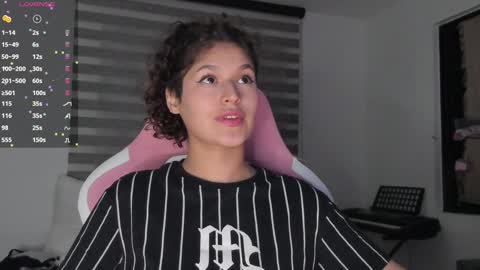 Snapshot of iam_nikki chatting on 01.08.25 On instagram Imm NikkiHelp me reach 100 likes online show from 01.08.25