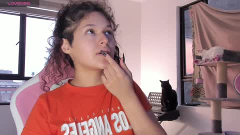 Snapshot of iam_nikki chatting on 01.14.25 On instagram Imm NikkiHelp me reach 100 likes online show from 01.14.25