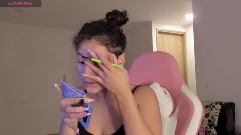 Snapshot of iam_nikki chatting on 02.21.25 On instagram Imm NikkiHelp me reach 100 likes online show from 02.21.25