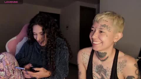 Snapshot of iam_nikki chatting on 03.10.25 On instagram Imm NikkiHelp me reach 100 likes online show from 03.10.25