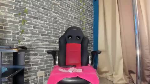 Snapshot of iam_samy chatting on 11.13.25 Samy online show from 11.13.25