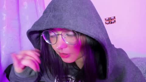 Snapshot of iam_zoechan chatting on 12.11.24 Zoe 3 online show from 12.11.24