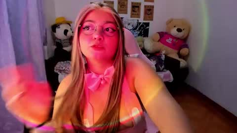 Snapshot of iam_zoechan chatting on 12.13.25 Zoe 3 online show from 12.13.25