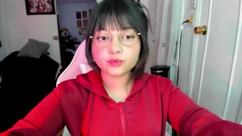 Snapshot of iam_zoechan chatting on 12.17.25 Zoe 3 online show from 12.17.25