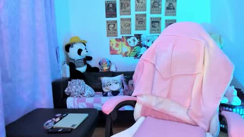 Snapshot of iam_zoechan chatting on 12.20.25 Zoe 3 online show from 12.20.25