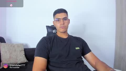 Dylan  independent model  online show from 01.30.25