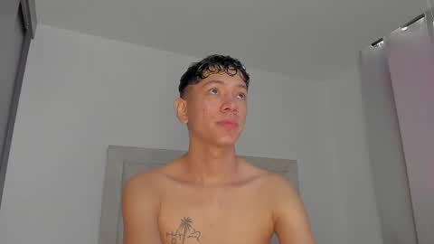 Snapshot of iamjulian_ chatting on 04.18.26 Juliiiiian online show from 04.18.26