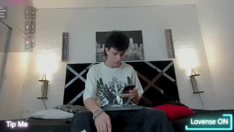 Snapshot of iammariano chatting on 11.13.25 Mariano online show from 11.13.25