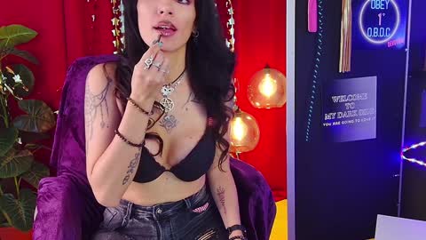 Snapshot of iammistressk chatting on 02.06.25 Mistress K online show from 02.06.25