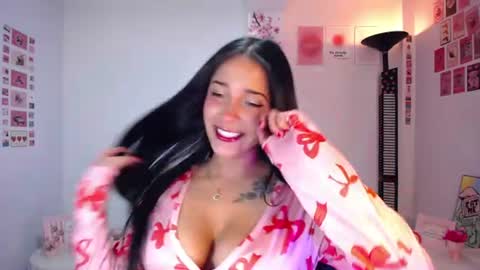 Snapshot of iamroxanne chatting on 06.21.26 Camila online show from 06.21.26