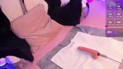 Snapshot of iamstephanie13 chatting on 11.28.25 Steph - Online Again - 1 DECEMBER online show from 11.28.25