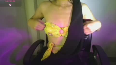 Snapshot of iamsweethoney chatting on 11.29.25 hainnahh online show from 11.29.25