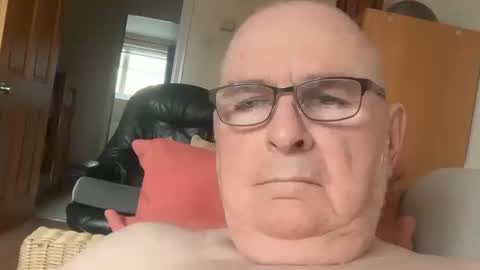 ian53a - mature UK man for same online show from 03.10.26