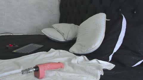 IAN CASTILLO online show from 02.15.25