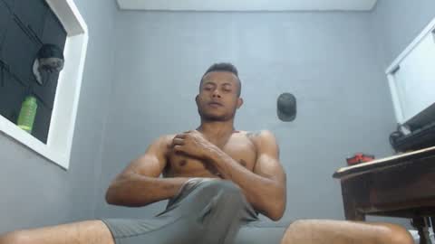 Snapshot of ian_tuner chatting on 12.04.24 ian_tuner online show from 12.04.24