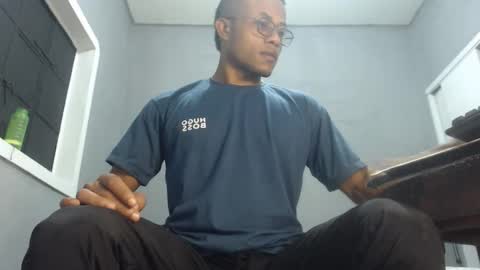 Snapshot of ian_tuner chatting on 12.04.24 ian_tuner online show from 12.04.24