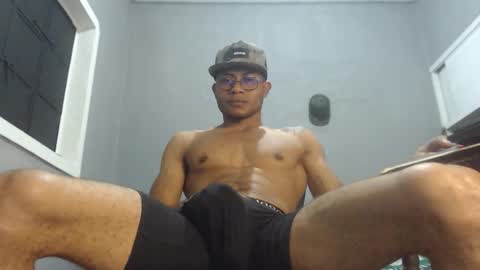 Snapshot of ian_tuner chatting on 12.06.24 ian_tuner online show from 12.06.24