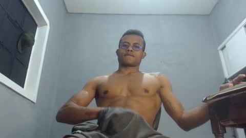 Snapshot of ian_tuner chatting on 12.19.24 ian_tuner online show from 12.19.24