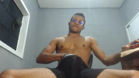 Snapshot of ian_tuner chatting on 12.21.24 ian_tuner online show from 12.21.24