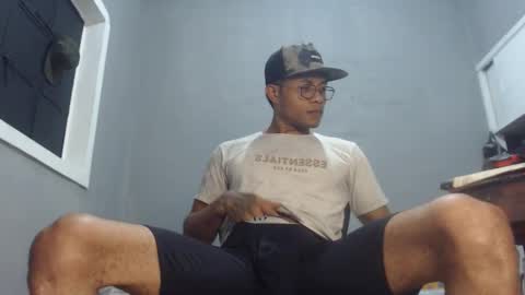 Snapshot of ian_tuner chatting on 12.23.24 ian_tuner online show from 12.23.24