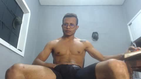 Snapshot of ian_tuner chatting on 01.04.25 ian_tuner online show from 01.04.25