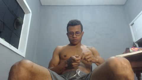 Snapshot of ian_tuner chatting on 01.05.25 ian_tuner online show from 01.05.25