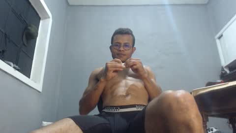 Snapshot of ian_tuner chatting on 01.07.25 ian_tuner online show from 01.07.25