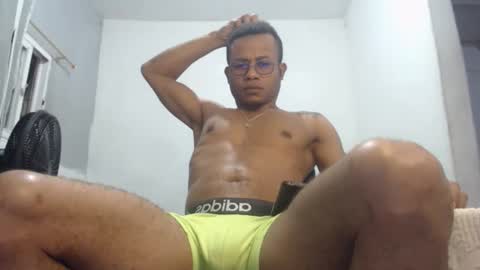 Snapshot of ian_tuner chatting on 09.19.25 ian_tuner online show from 09.19.25