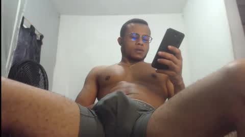 Snapshot of ian_tuner chatting on 10.17.25 ian_tuner online show from 10.17.25