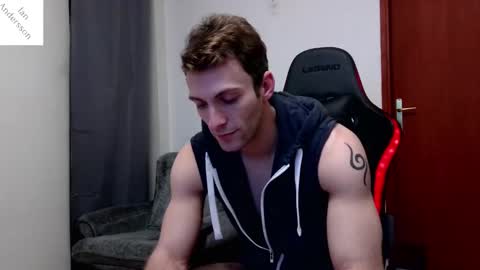 Snapshot of ianandersson27 chatting on 02.11.25 Ian Andersson online show from 02.11.25