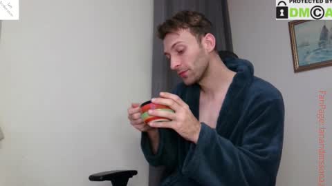 Snapshot of ianandersson27 chatting on 12.15.25 Ian Andersson online show from 12.15.25